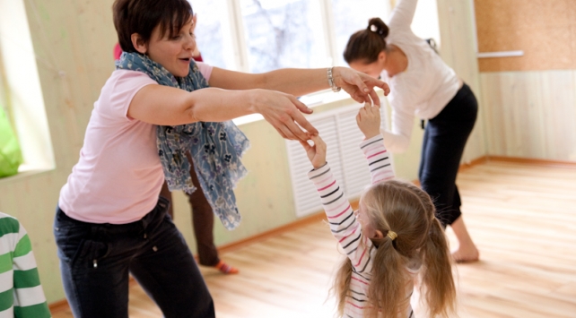 Программы по танцевально-двигательной терапии для детей и подростков