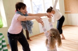 Программы по танцевально-двигательной терапии для детей и подростков